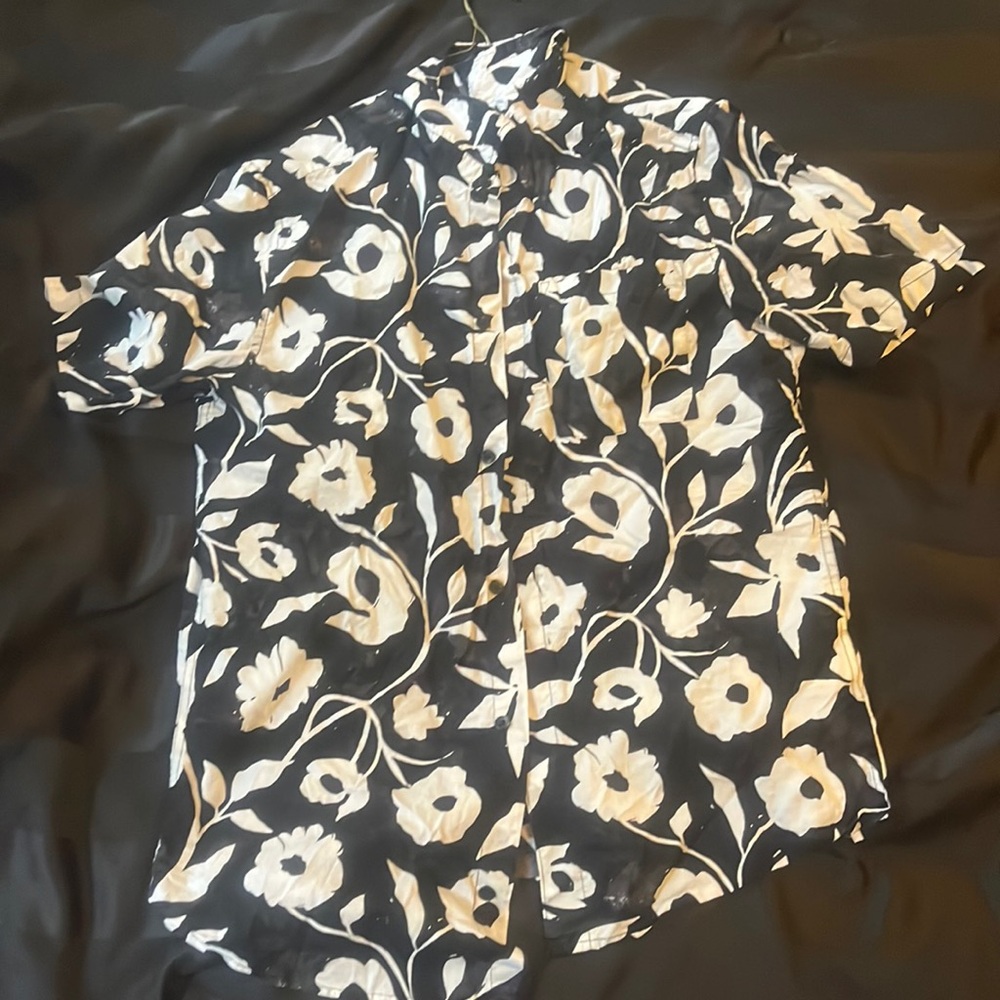 Black and white button up step out shirt